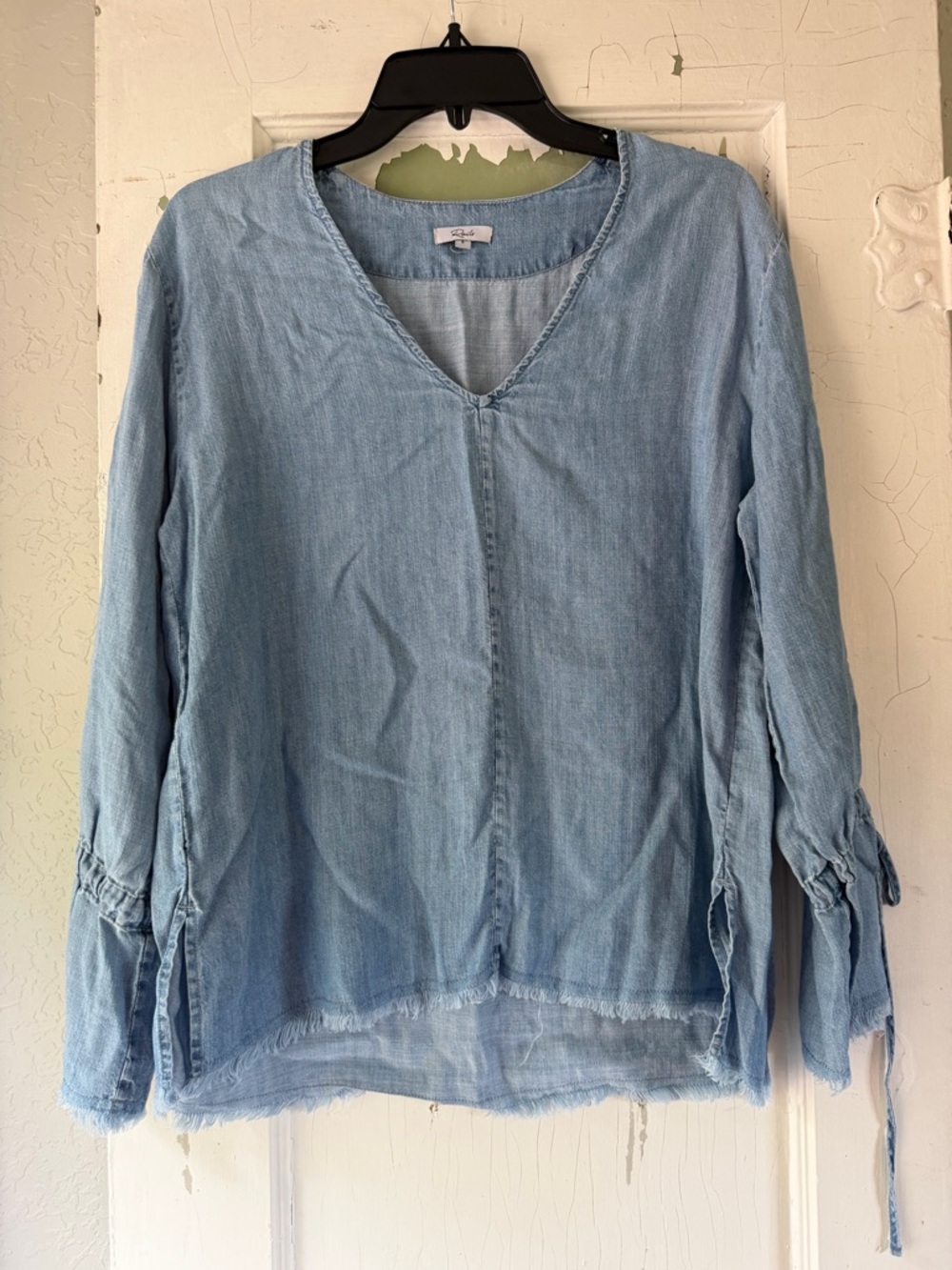 Rails Size Small Chambray V-Neck Blouse Light Wash Denim Top Raw Hem Bell Cuff